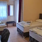 Hotel Barbaric 3*